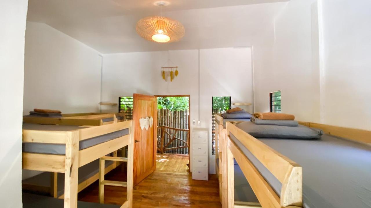 Monkey Business Siquijor Hotel Ngoại thất bức ảnh