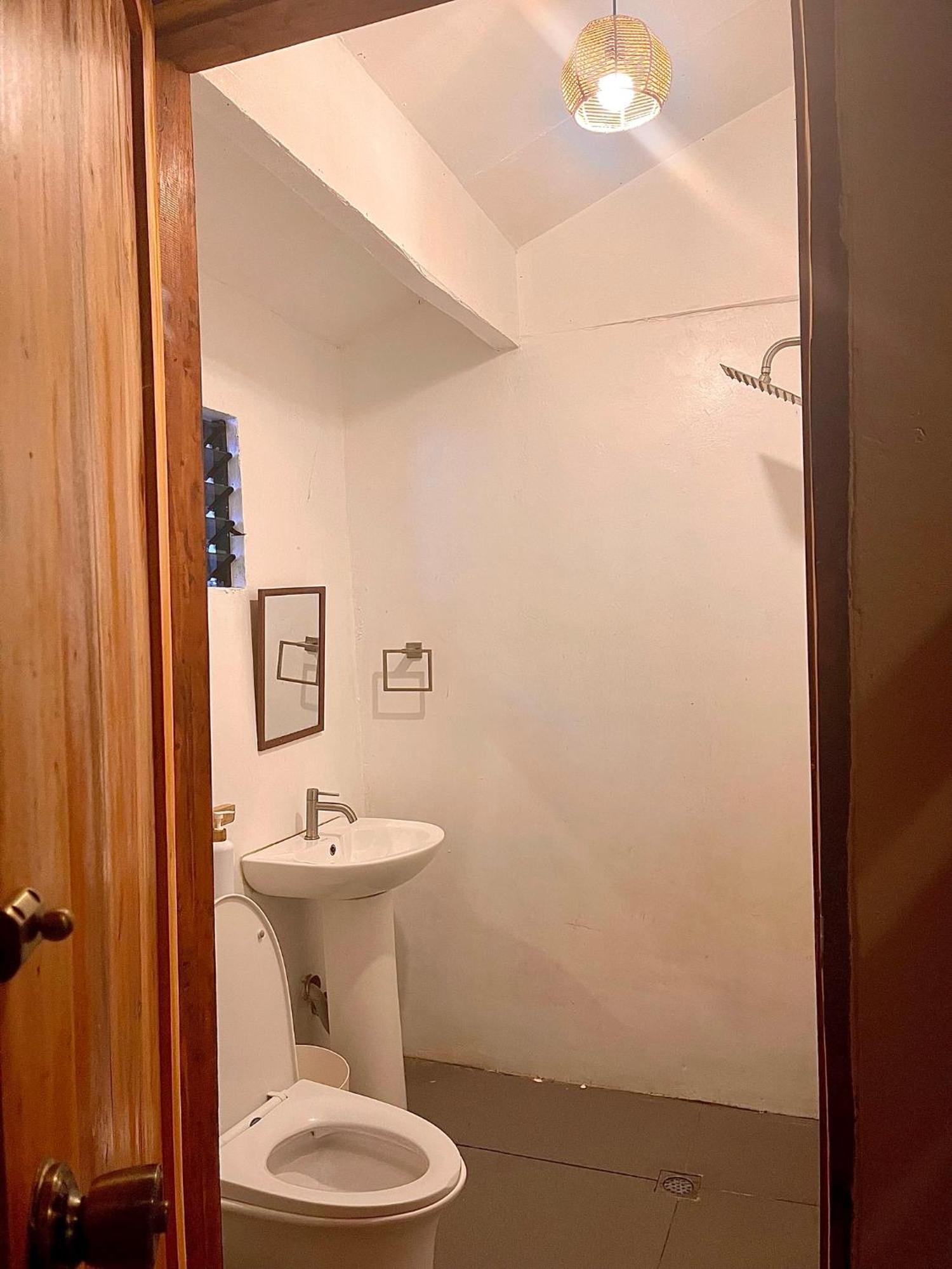 Monkey Business Siquijor Hotel Ngoại thất bức ảnh